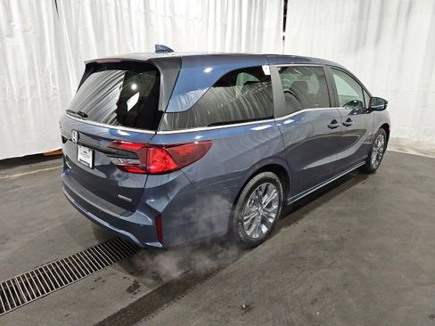 New 2026 Honda Odyssey Touring image 3