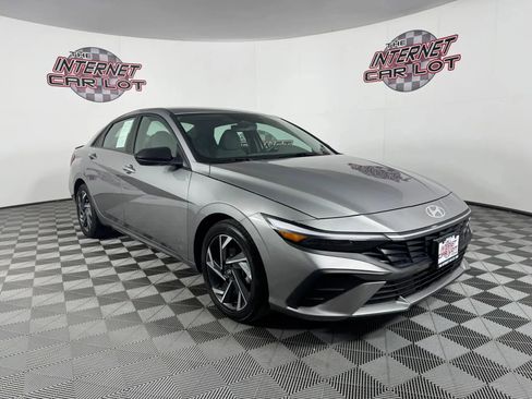 Used 2025 Hyundai Elantra Sport FWD image 9