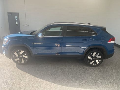 New 2025 Volkswagen Atlas Cross Sport SE image 2
