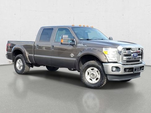 Used 2015 Ford F250 XLT w/ FX4 Off-Road Package AWD/4WD image 2