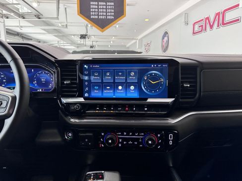 Certified 2024 Chevrolet Silverado 1500 LTZ image 19