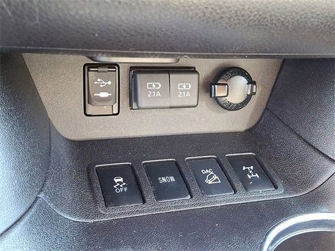 Used 2019 Toyota Highlander AWD V6 image 25