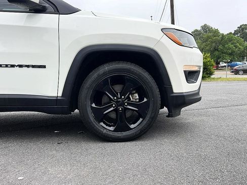 Used 2018 Jeep Compass Latitude w/ Popular Equipment Group FWD image 24
