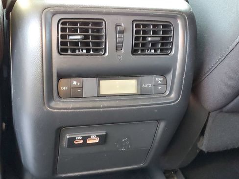 Used 2020 Nissan Pathfinder SV FWD image 8