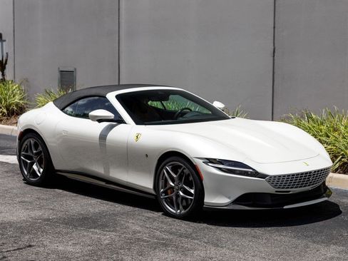 Used 2024 Ferrari Roma Spider RWD image 7