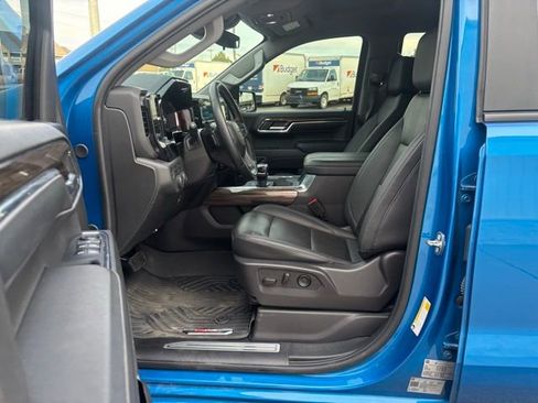 Used 2024 Chevrolet Silverado 1500 LT Trail Boss w/ Convenience Package II image 2