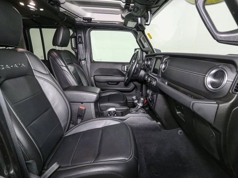 Used 2021 Jeep Wrangler Unlimited Sahara w/ Cold Weather Group image 17