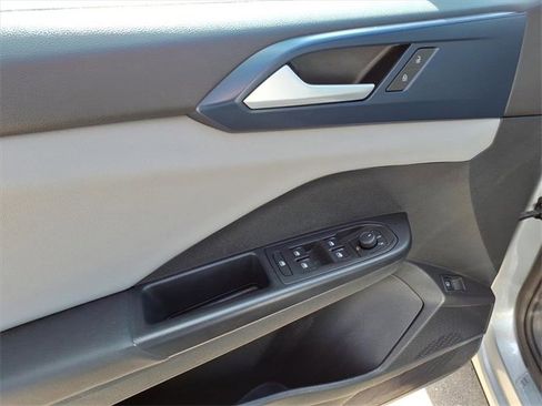 Used 2022 Volkswagen Taos SE image 8