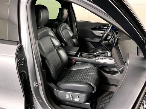 Used 2024 Lincoln Nautilus Reserve w/ Equipment Group 203A image 8