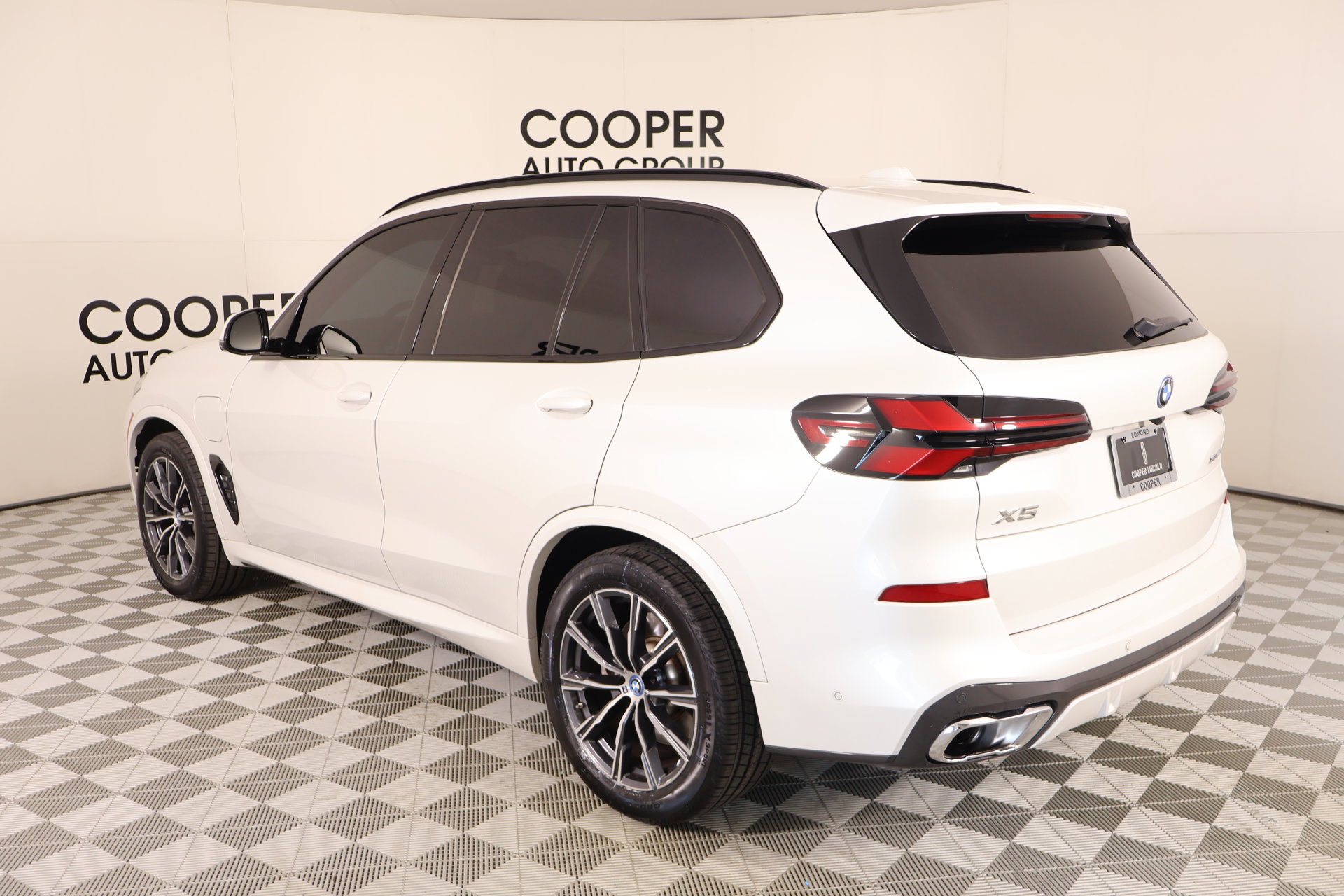 Used 2024 BMW X5 xDrive50e w/ M Sport Package AWD/4WD image 24