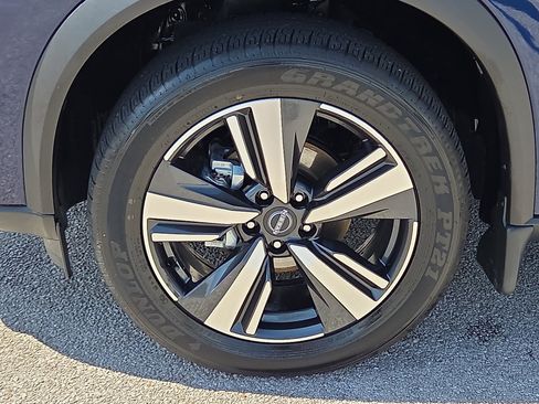 Used 2025 Nissan Rogue SL AWD/4WD image 7