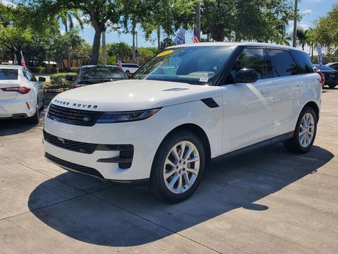Used 2025 Land Rover Range Rover Sport SE image 3
