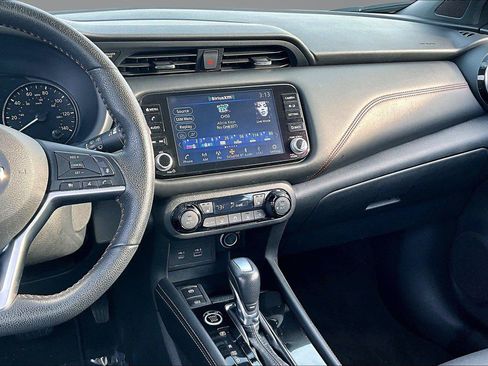 Used 2021 Nissan Kicks SR w/ SR Premium Package FWD image 6