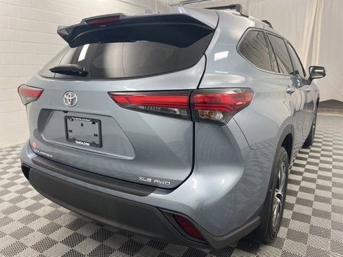 Used 2022 Toyota Highlander XLE image 5
