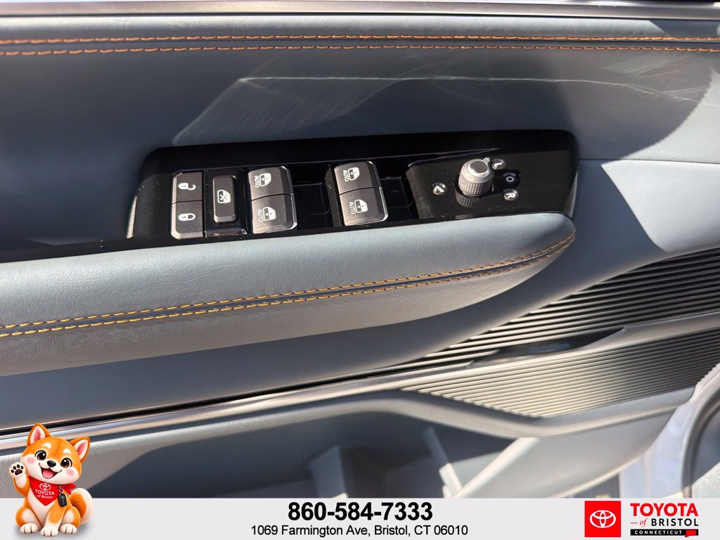 Used 2023 Jeep Grand Wagoneer Series III AWD/4WD image 16