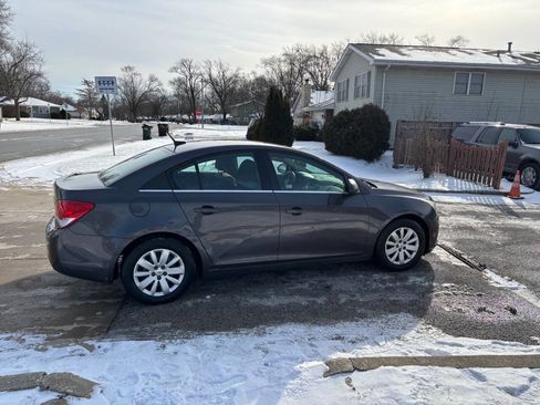 Used 2011 Chevrolet Cruze LS image 6