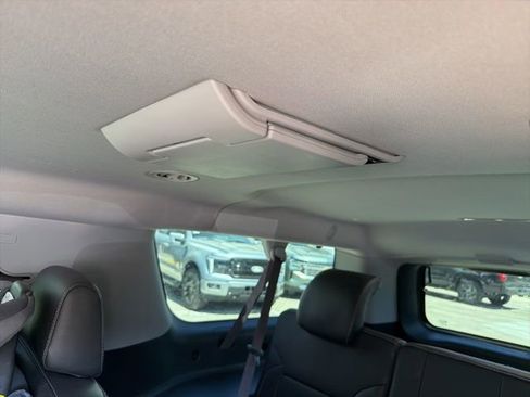 Used 2017 Chevrolet Suburban Premier image 24