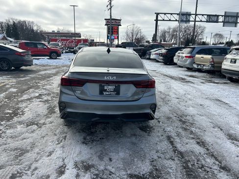 Used 2022 Kia Forte GT-Line w/ GT-Line Premium Package image 4