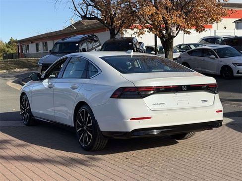 Used 2023 Honda Accord Touring image 4