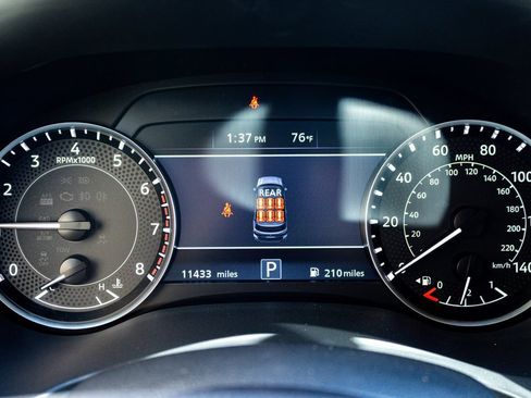 Used 2024 Nissan Armada SV image 12