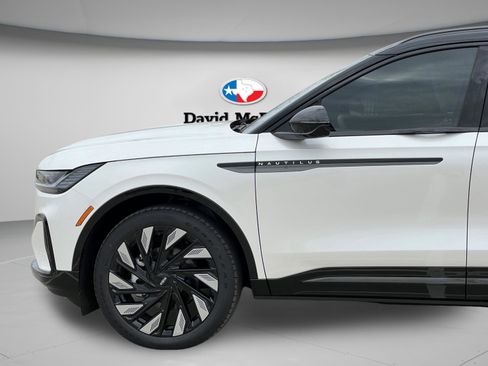 New 2026 Lincoln Nautilus Reserve image 12