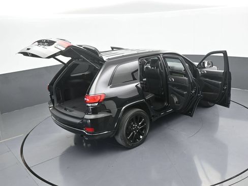 Used 2020 Jeep Grand Cherokee Altitude RWD image 69