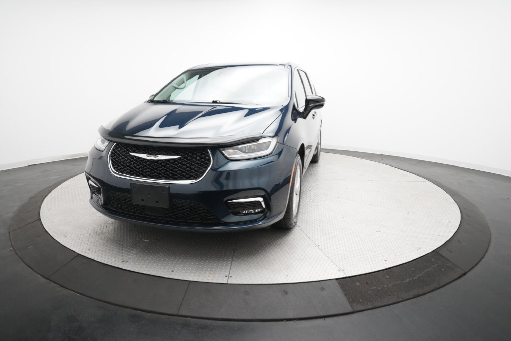 Used 2024 Chrysler Pacifica Touring-L AWD/4WD image 12