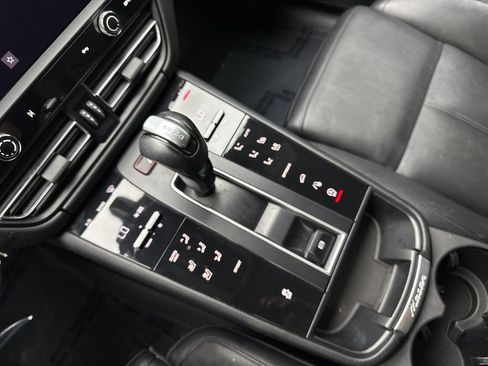 Used 2023 Porsche Macan AWD/4WD image 65