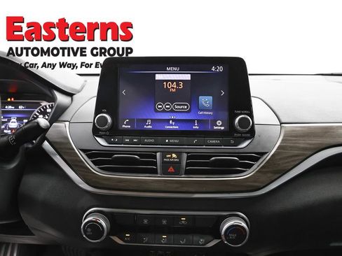 Used 2023 Nissan Altima 2.5 SV FWD image 12