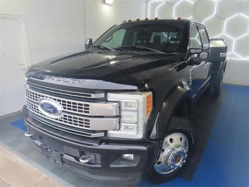 Used 2017 Ford F450 Platinum w/ Platinum Ultimate Package image 2
