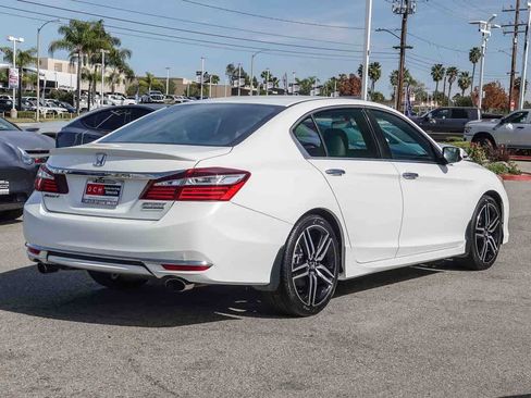 Used 2017 Honda Accord Sport Special Edition image 4