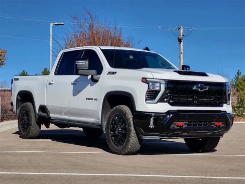 Used 2025 Chevrolet Silverado 2500 LT w/ Trail Boss Package image 3