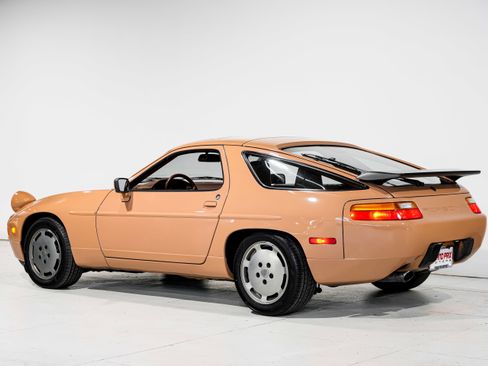 Used 1987 Porsche 928 S4 image 9
