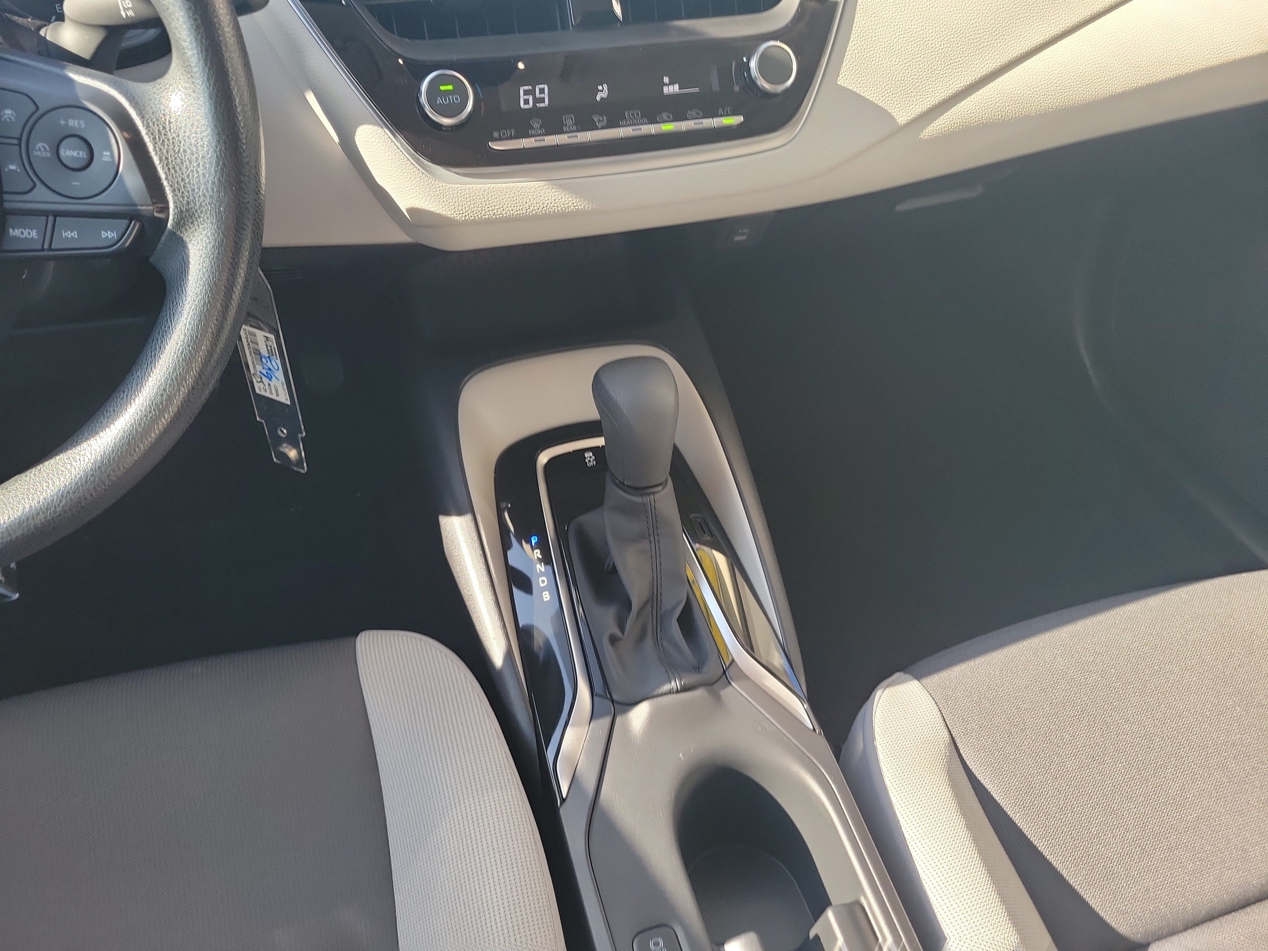 Used 2025 Toyota Corolla LE FWD image 19
