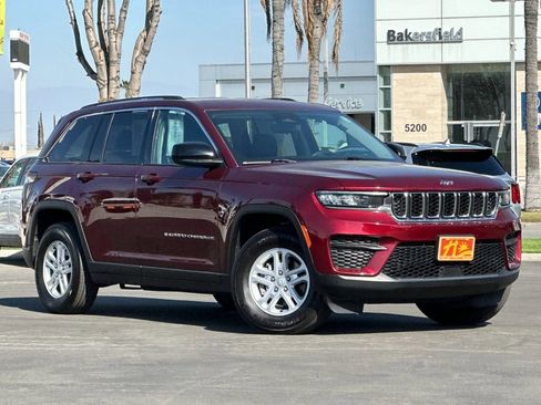 Used 2023 Jeep Grand Cherokee Laredo AWD/4WD image 1