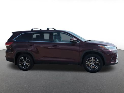 Used 2019 Toyota Highlander LE AWD/4WD image 7