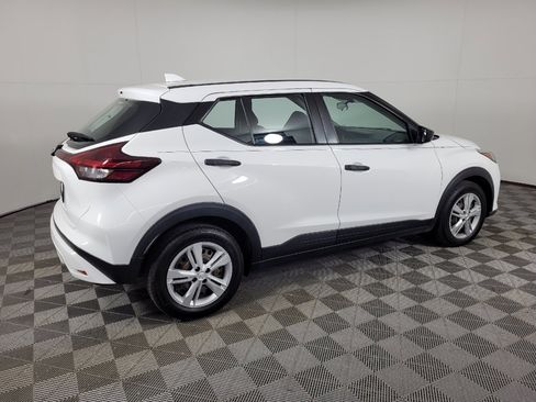 Used 2021 Nissan Kicks S FWD image 10