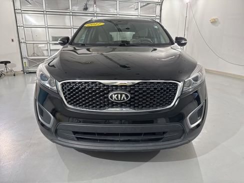 Used 2017 Kia Sorento FWD w/ LX Convenience Package image 2
