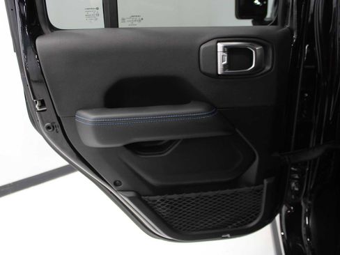 Used 2023 Jeep Wrangler Unlimited Rubicon 4xe w/ Cold Weather Group AWD/4WD image 33