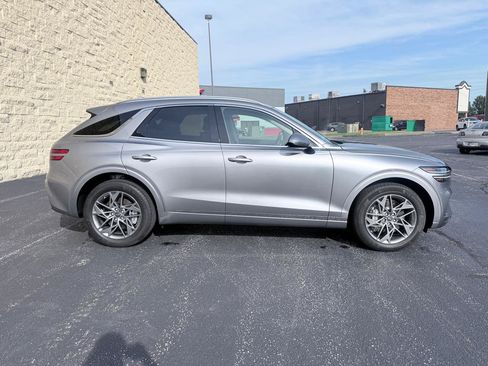 Used 2025 Genesis GV70 2.5T AWD/4WD image 6