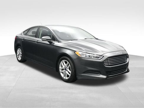 Used 2016 Ford Fusion SE FWD image 7