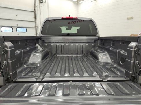 Used 2024 Nissan Frontier SV image 28