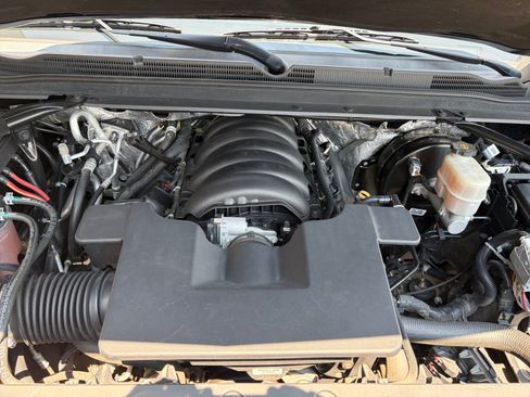 Used 2018 Chevrolet Suburban Premier AWD/4WD image 32