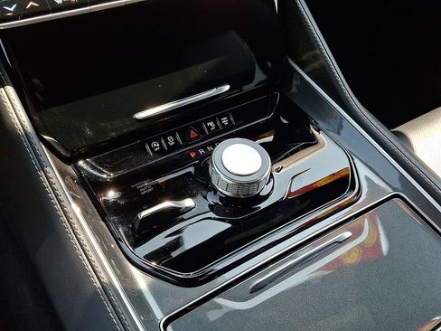 Certified 2023 Jeep Wagoneer 4WD image 15