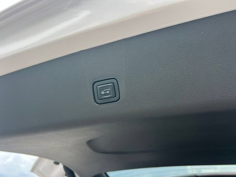 Used 2021 Chevrolet Traverse High Country FWD image 37
