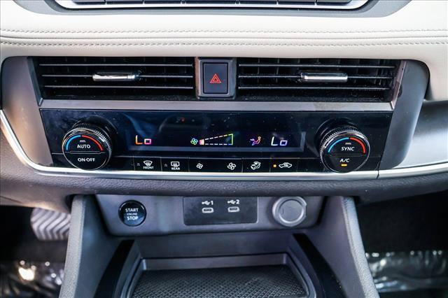 Used 2025 Nissan Rogue SV AWD/4WD image 18