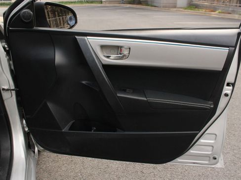 Used 2015 Toyota Corolla LE FWD image 28
