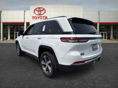 Used 2023 Jeep Grand Cherokee Limited w/ Luxury Tech Group II AWD/4WD image 4