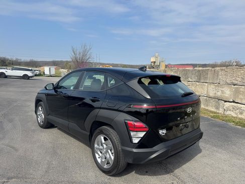 Used 2024 Hyundai Kona SE image 4