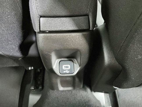 Used 2021 Jeep Renegade Latitude w/ Sun & Sound Group FWD image 22